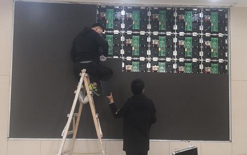 小間距LED顯示屏有哪些優(yōu)勢